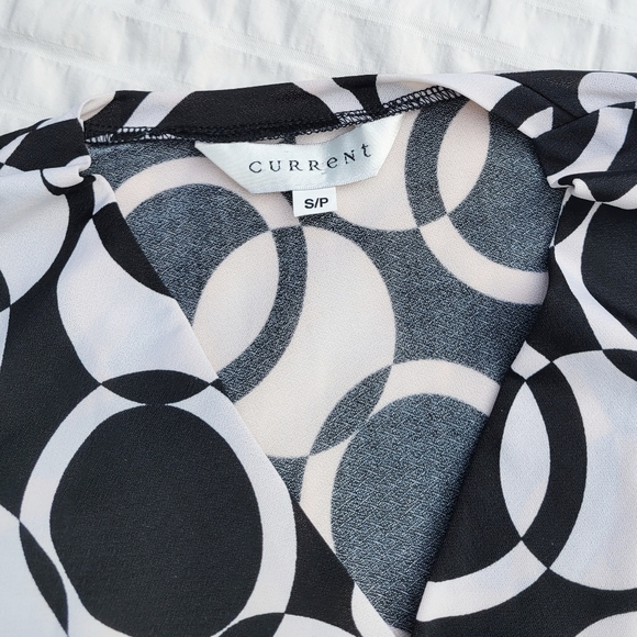 Current Black & White Pattern Top - Picture 3 of 4